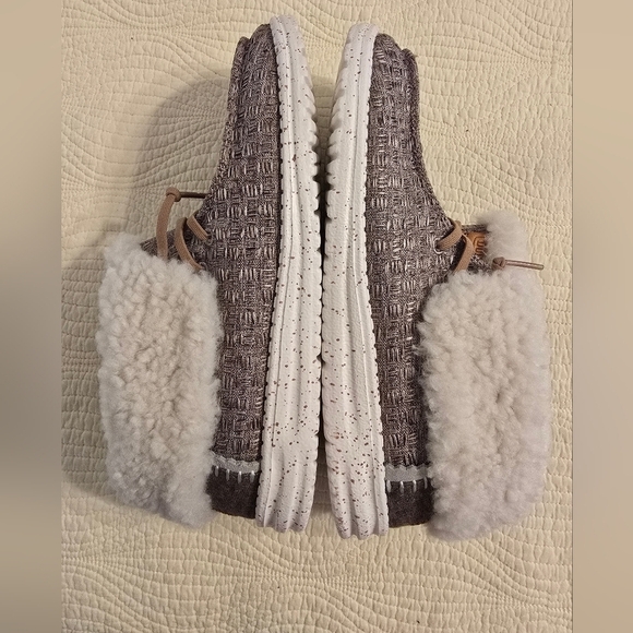 NWT Hey Dude Ladies Ankle Fold Stitch Cozy Booties With Faux Fur - Picture 9 of 12